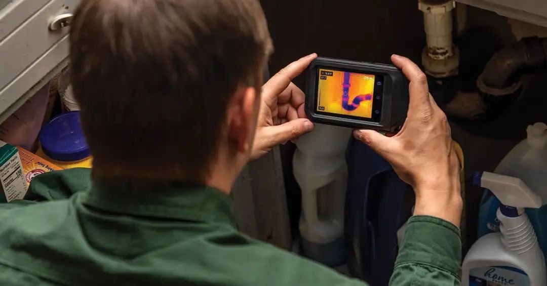 FLIR C3-X的電池可以連續工作4小時，而FLIR ONE Pro隻有40分鍾.jpg